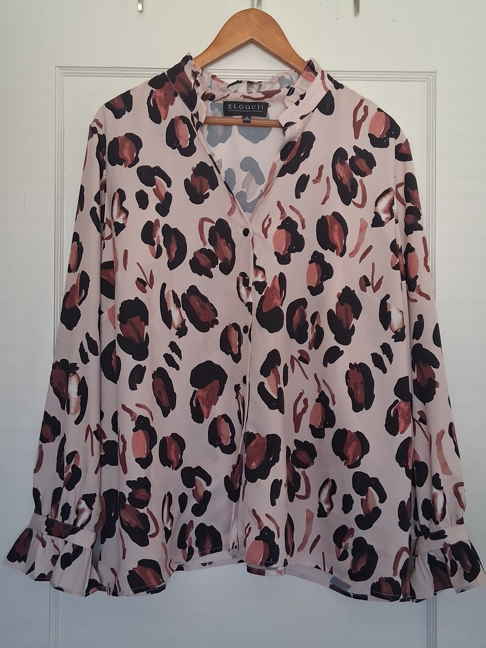ELOQUII Pink Leopard Print Blouse • Size 18/20 • Ruffle Cuffs • Button‑Down